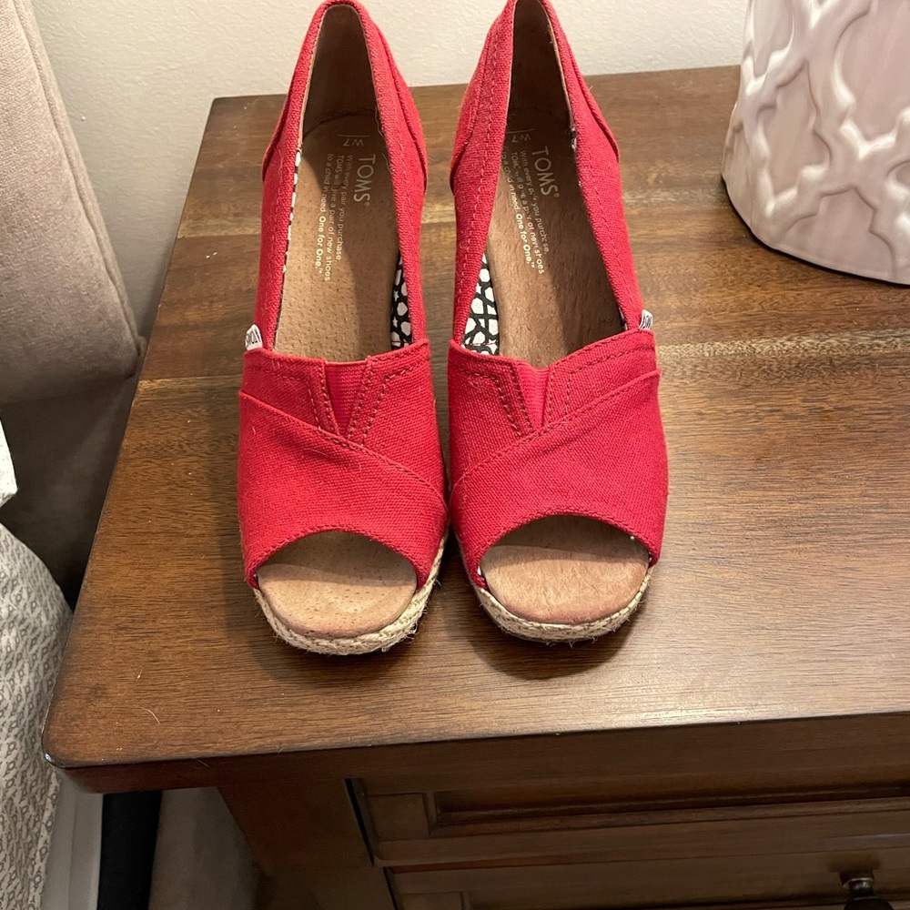TOMS wedges